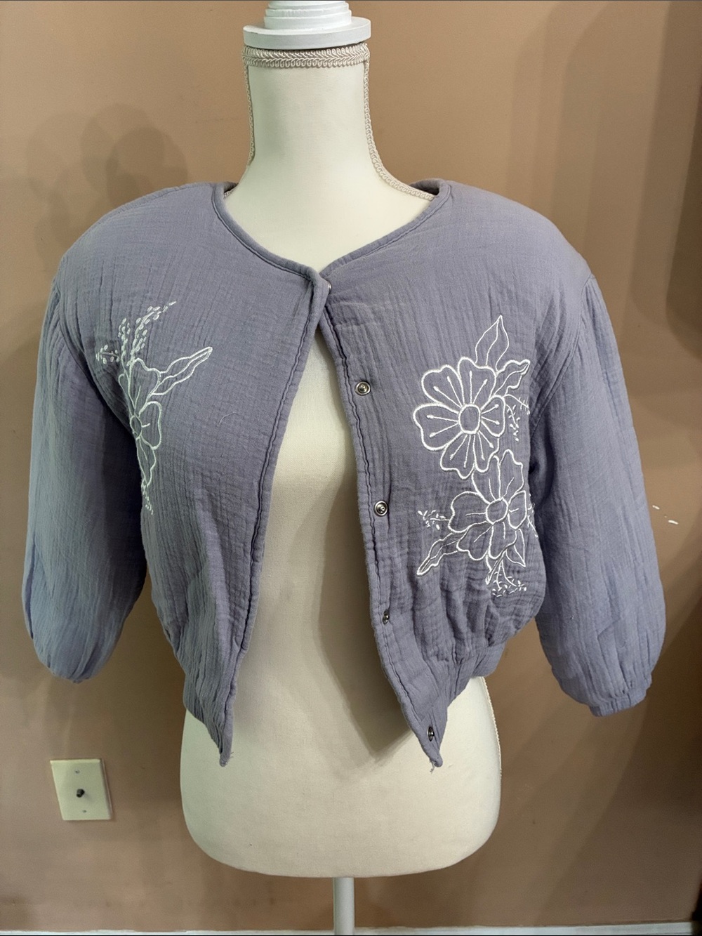 Tahari GAL Lavender Cropped Quilted Jacket with White Floral Embroidery